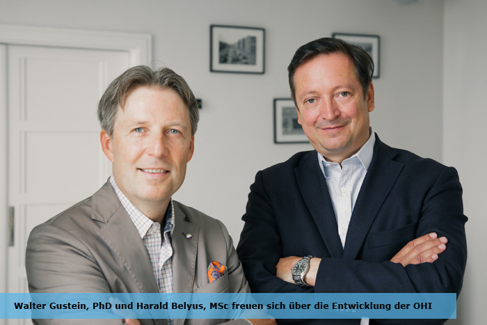 Walter Gustein, PhD und Harald Belyus, MSc freuen sich über die Entwicklung der OHI in den letzten 365 Tagen